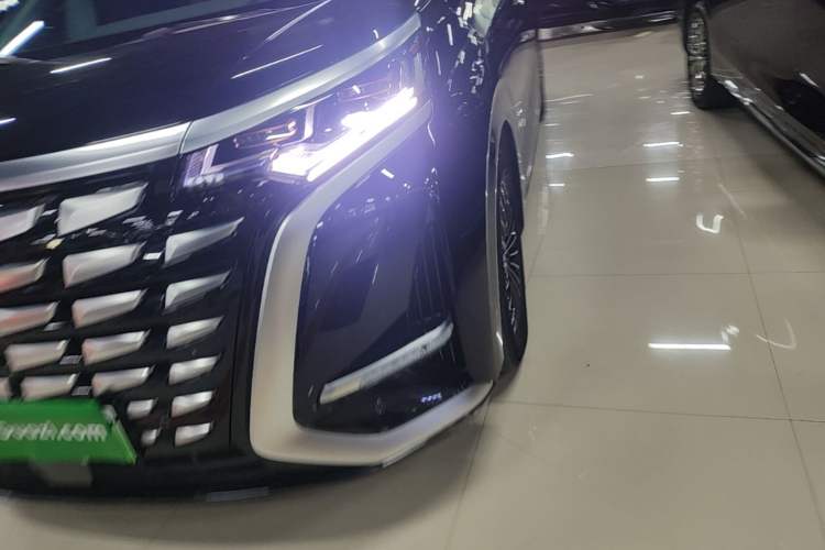 Used Denza D9 2022 DM-i 970 Four-Wheel Drive Prestige Model
