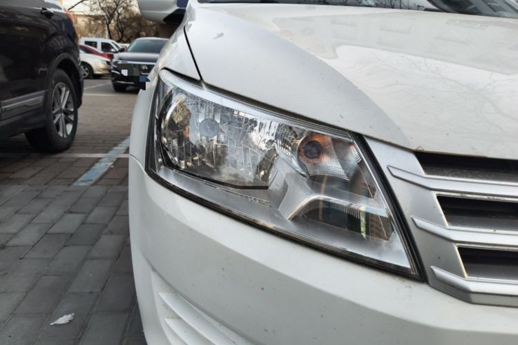 Used Volkswagen Santana 2015 1.6L Manual Fashion Edition Right Front Headlight