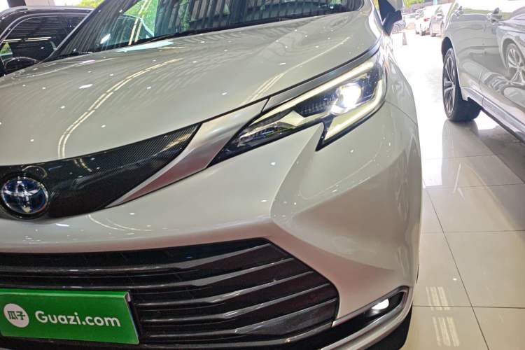 Used Toyota SIENNA 2021 2.5L Hybrid Premium Edition