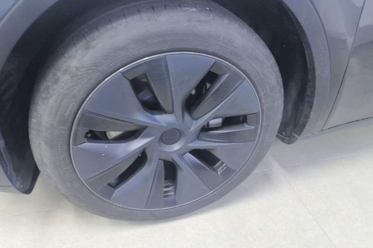 Used Tesla Model Y 2024 Rear-Wheel-Drive Version Left Front Wheel Hub