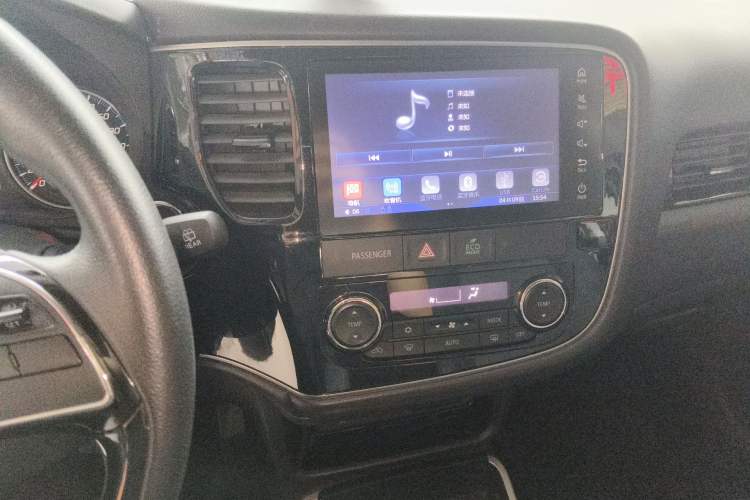 Used Mitsubishi Outlander 2018 2.0L Two-Wheel Drive Glory Edition 5 Seats Audio And AC Panel