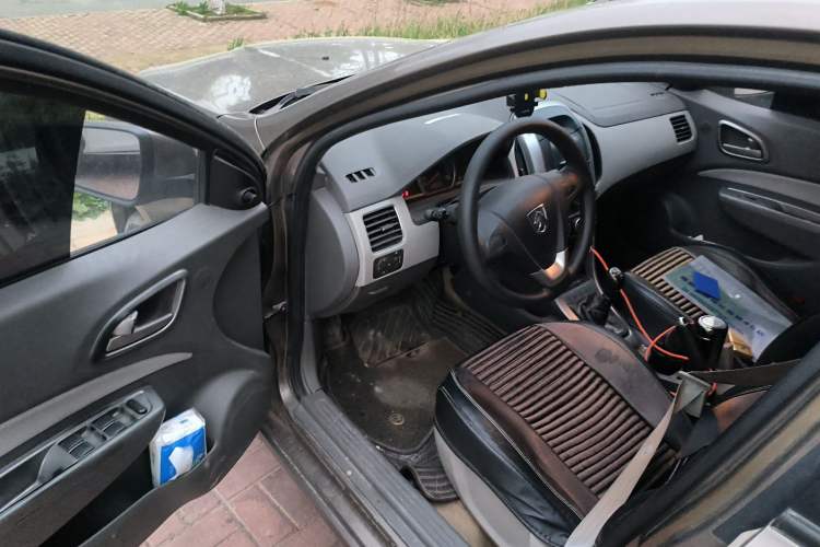 Used Baojun 630 2011 1.5L manual standard version
