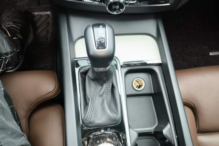 Used Volvo XC60 2020 T5 4x4 Smart Luxury Edition Gear Lever