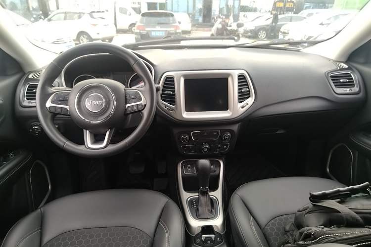 Used Jeep Compass 2019 220T Automatic Enjoyment Version Center Console