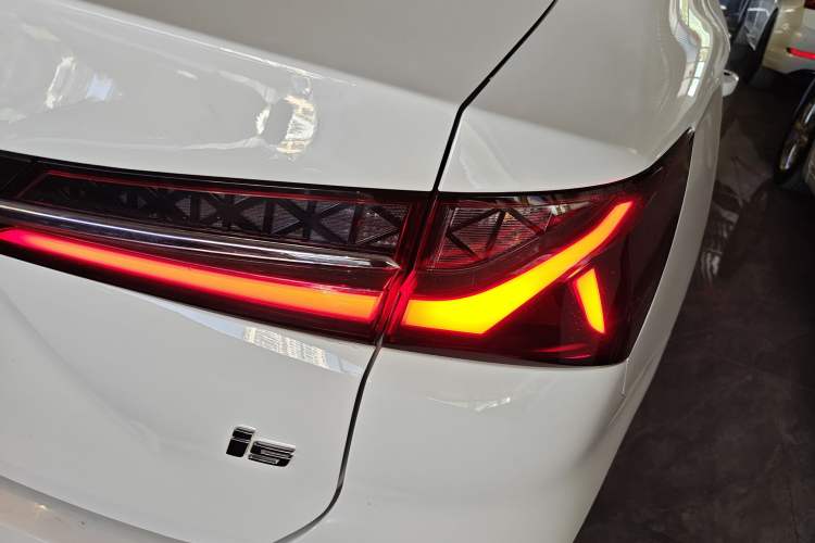 Used Roewe i5 2023 1.5L Manual Comfort Edition