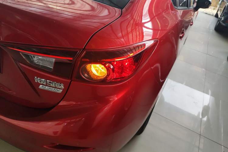 Used Mazda Mazda 3 Axela 2014 Sedan 1.5L Automatic Luxury Model
