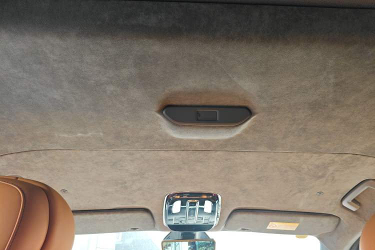 Used Geely Galaxy LEVC L380 2024 140-Degree 6-Seater All-Wheel-Drive Ultra