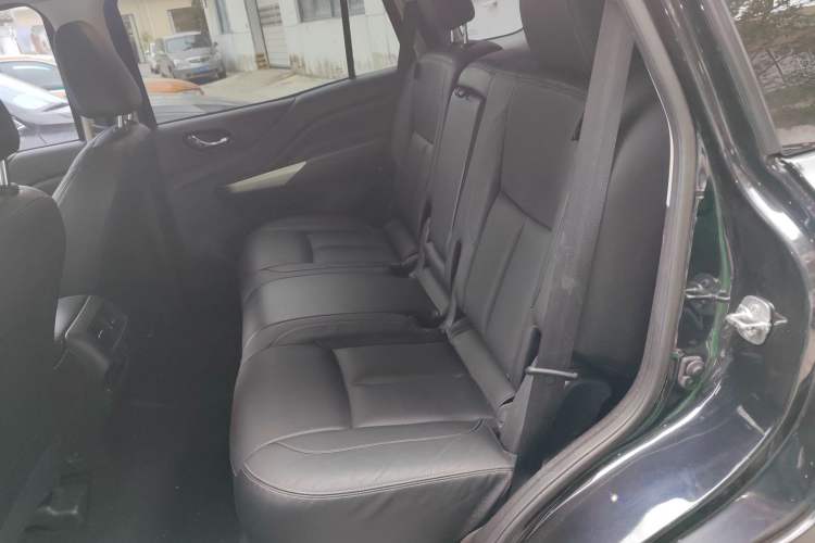 Used Nissan Terra 2018 2.5L Automatic 4x4 Luxury Edition Left Rear Seat