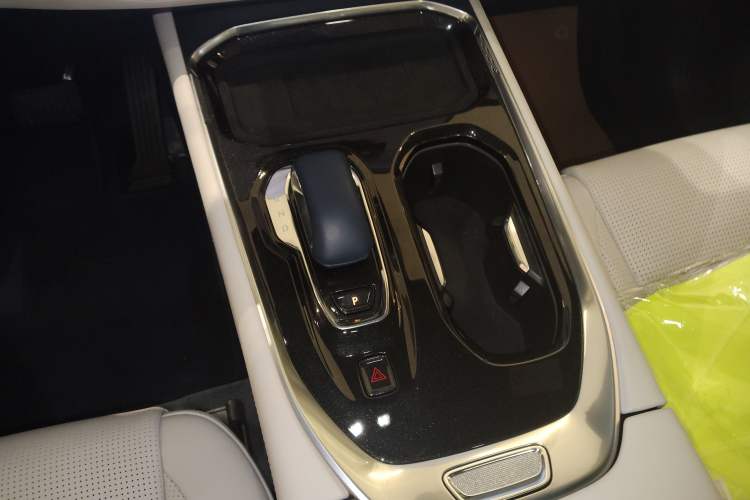 Used Zeekr 009 2024 7-Seater Aisle Version 108 kWh