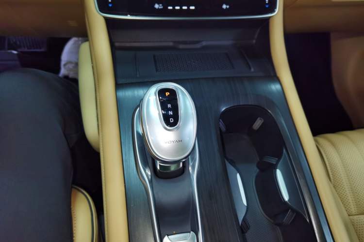 Used VOYAH Dream 2024 PHEV Ultra-Long Range Flagship Edition
