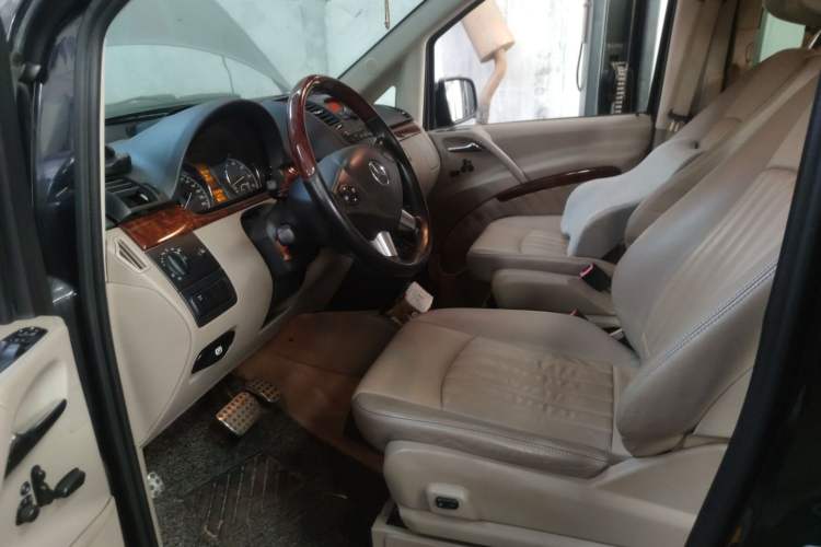 Used Mercedes-Benz Viano 2014 3.5L Premier Edition