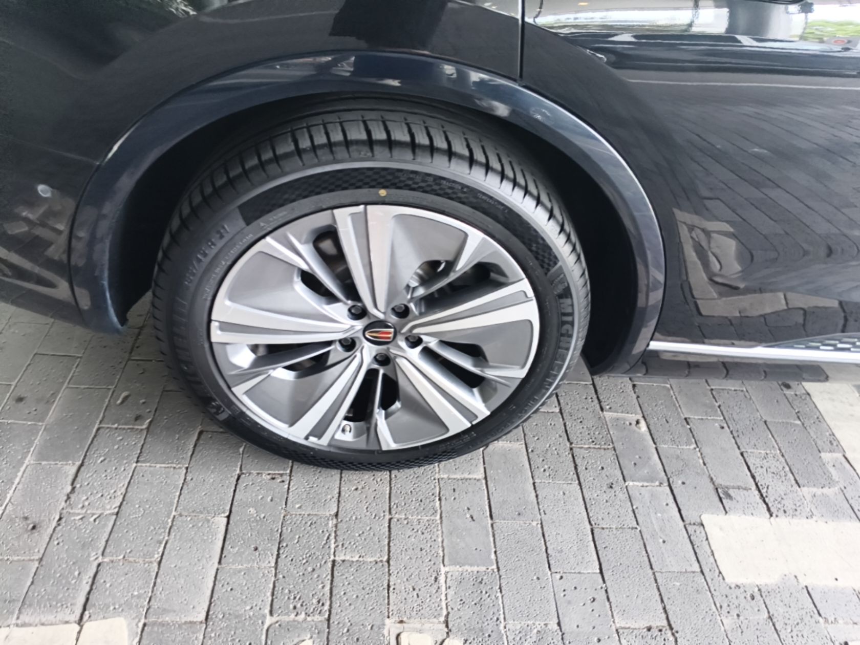 Hongqi E-HS9 2022 690 km Range Flagship Edition Six Seats — снимка 11