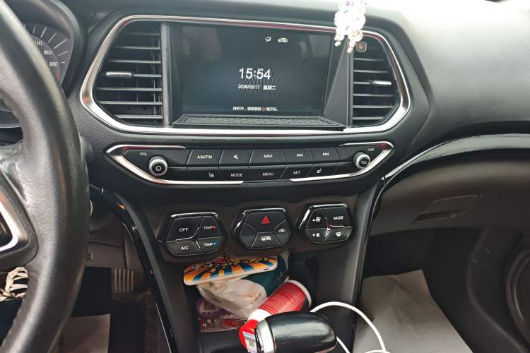 Used GAC Trumpchi GS4 2017 200T G-DCT Two-Wheel Drive Luxury Edition Audio And AC Panel