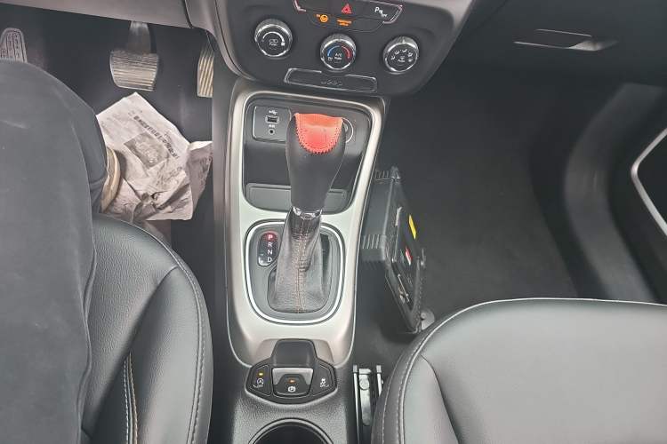 Used Jeep Compass 2017 200T Automatic Enjoyment Version Gear Lever