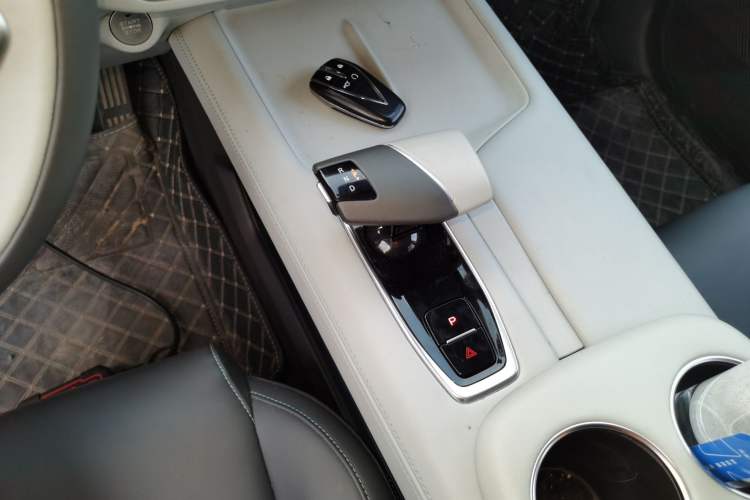 Used CHANGAN UNI-Z New Energy 2024 Blue Whale Smart Electric iDD 125km Beyond Edition Gear Lever