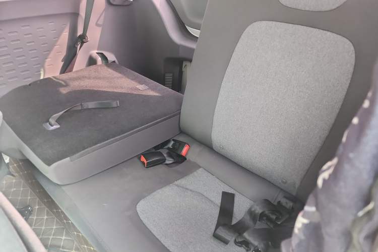 Used Wuling Hongguang MINIEV 2021 Macaron Fashion Model Lithium Iron Phosphate Interior 4