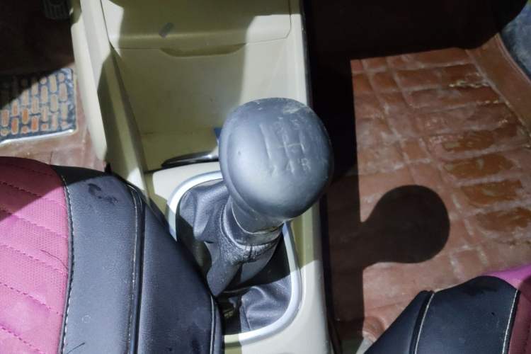 Used Venucia R50 2013 1.6L Manual Luxury Edition