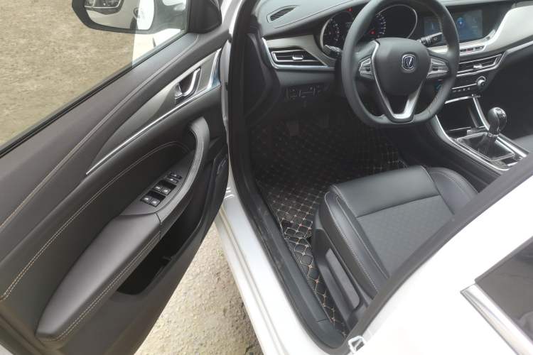 Used Changan Eado 2019 High-Energy Edition 1.6L GDI Manual Pioneer Model China VI Standard
