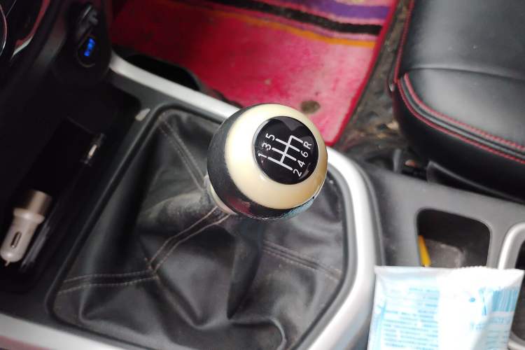 Used Nissan Navara 2017 2.5L Manual 4x4 Luxury Edition QR25 Gear Lever