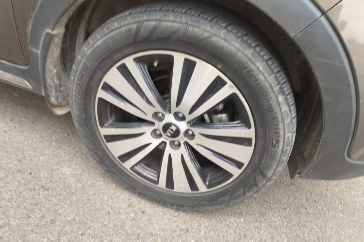 Used Kia Sportage R 2015 2.0L Automatic Two-Wheel Drive DLX Model Right Front Wheel Hub