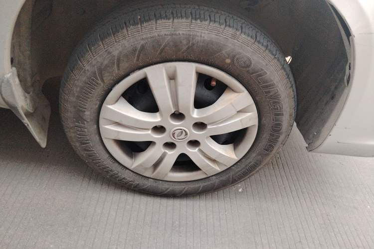 Used FORTHING Lingzhi 2016 V3 1.5L 7-Seater Comfort Model China V Standard Right Front Wheel Hub