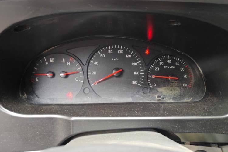 Used Jinbei Hiace 2018 2.0L Fifth-Generation Box Truck Standard Roof 2 Seats 4G21C
