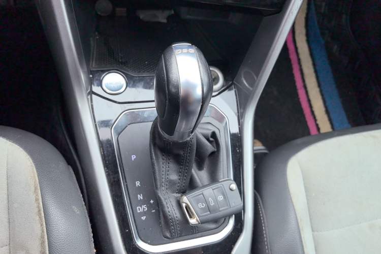 Used Volkswagen T-ROC 2020 280TSI DSG Two-Wheel Drive R-Line Pro
