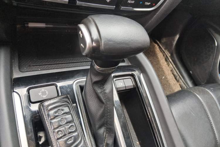 Used GAC Trumpchi GS8 2017 320T Two-Wheel Drive Luxury Smart Connectivity Version (7 Seats) Gear Lever