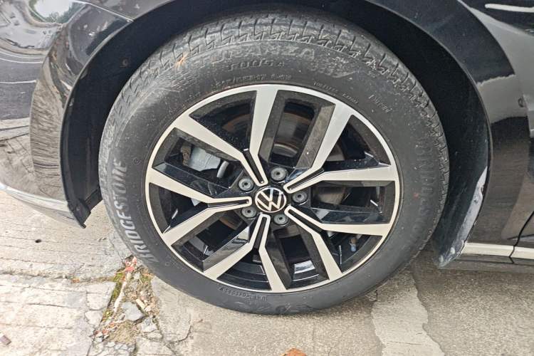 Used Volkswagen Magotan 2020 280TSI DSG Comfort Edition Left Front Wheel Hub