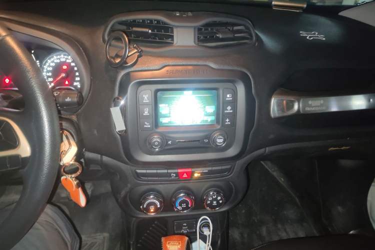 Used Jeep Renegade 2016 1.4T Automatic Jingneng Edition Audio And AC Panel