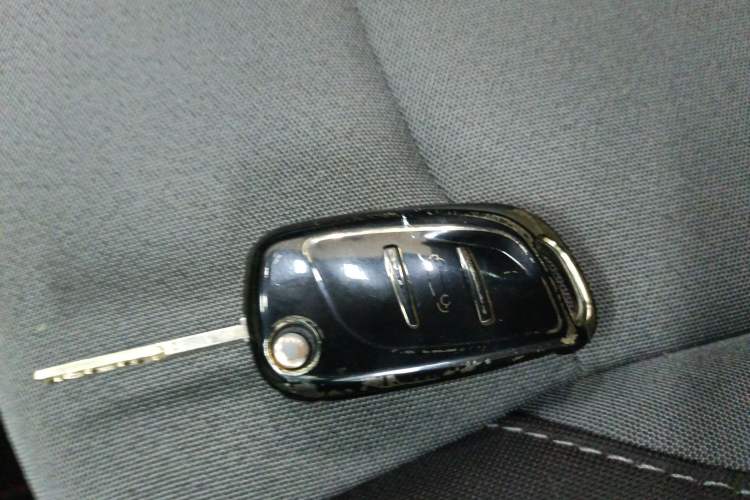 Used Ford EcoSport 2013 1.5L Automatic Fashion Model Vehicle Key