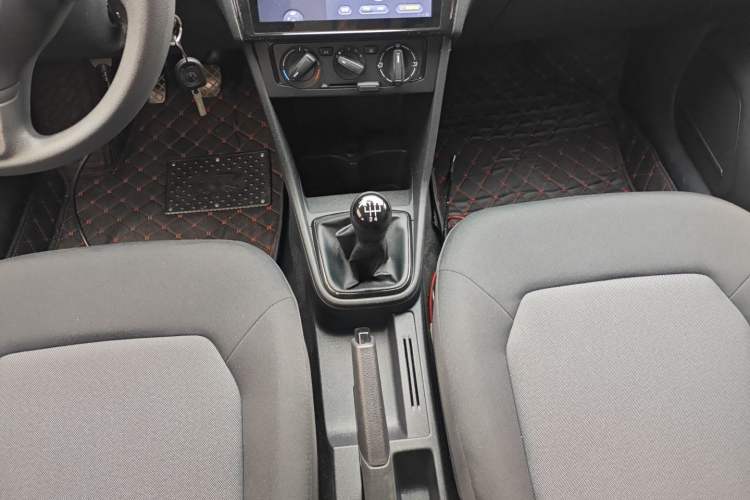 Used Volkswagen Jetta 2015 Value Edition 1.6L Manual Fashionable Style
