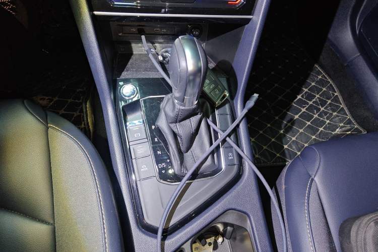 Used Volkswagen Tharu 2023 300TSI Two-Wheel-Drive Full Moon Edition
