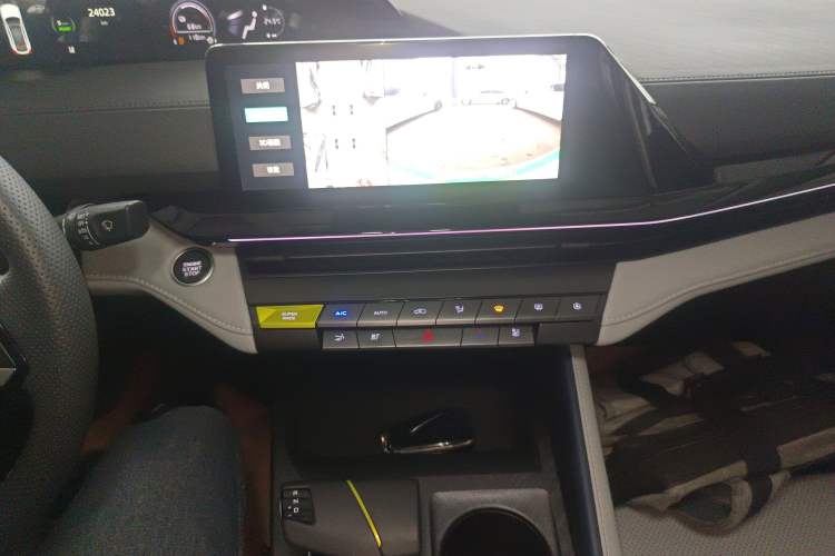 Used Changan UNI-V iDD 2023 ZhiDian iDD 1.5T 113km ZhiKu Model
