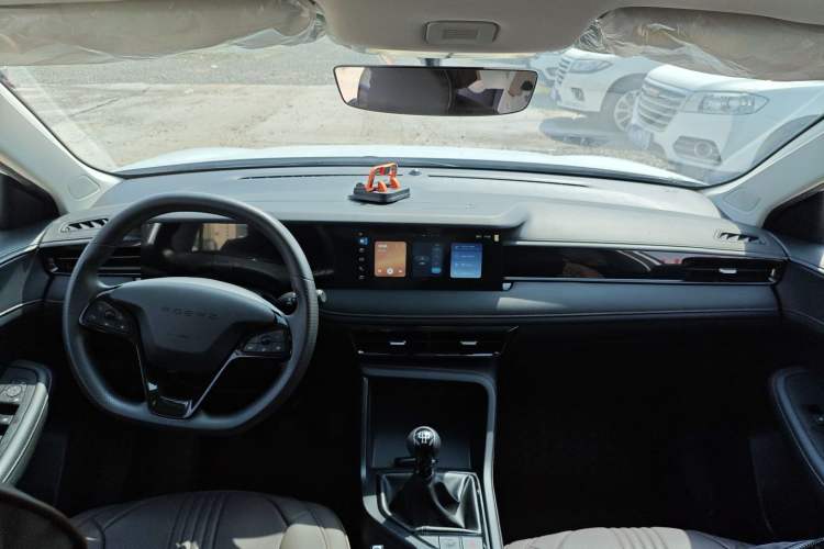 Used Roewe i5 2023 1.5L Manual Comfort Edition
