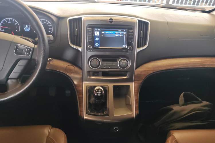 Used FORTHING Lingzhi PLUS 2021 2.0L Manual Luxury 7-Seater Audio And AC Panel