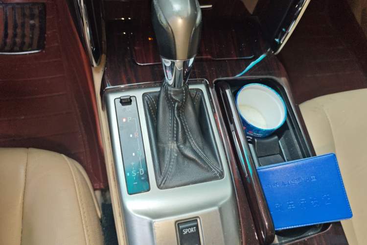 Used Toyota Reiz 2012 2.5V Fengdu Elite Stylish Edition Gear Lever