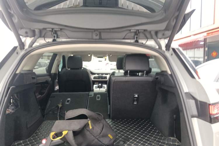 Used Land Rover Range Evoque 2021 Range Rover Velar L 249PS R-Dynamic First Edition Trunk