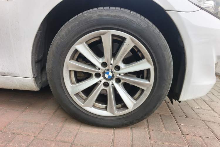 Used BMW 5 Series 2013 525Li Luxury Model Right Front Wheel Hub