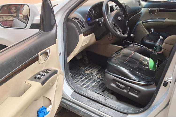 Used Hyundai Santa Fe Classic 2011 2.4 Comfort Edition 7-Seater Two-Wheel Drive Driver Seat