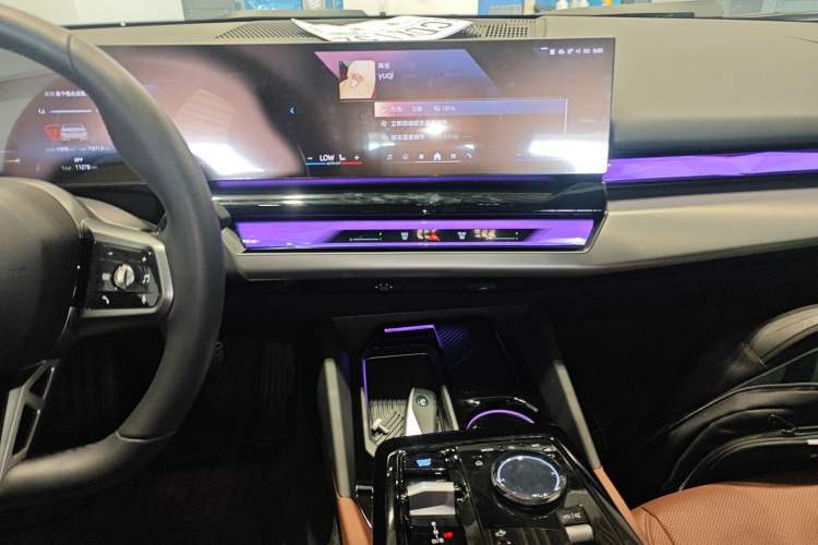 Used BMW i5 2024 eDrive 35L M Sport Package Audio And AC Panel