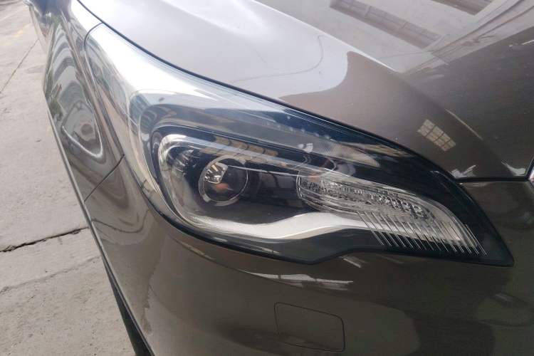 Used Buick Envision 2014 28T Four-Wheel Drive Luxury Model Right Front Headlight