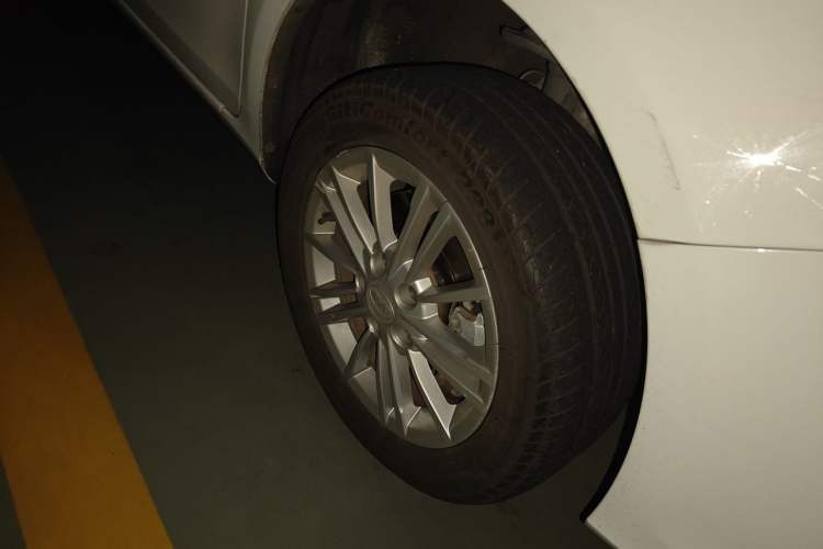 Used BYD e5 2018 450 Smart Connect Deluxe Edition
