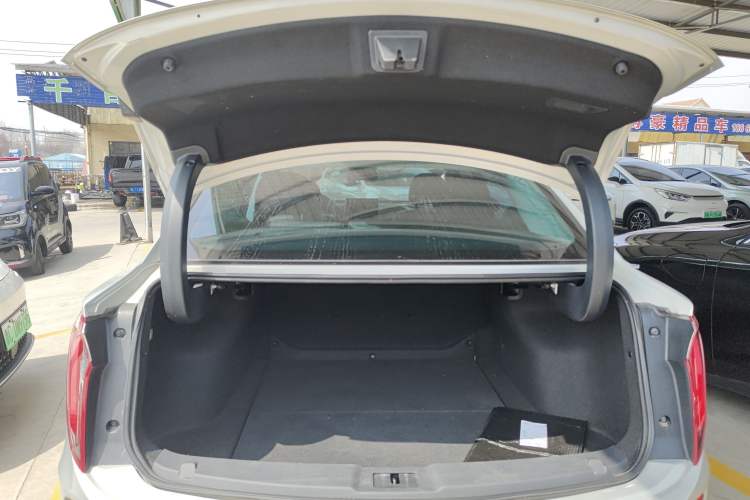 Used Hongqi E-QM5 2022 431 km Charge & Enjoy Edition Trunk