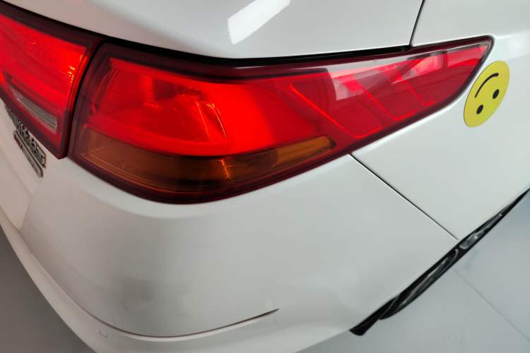 Used Kia K5 2015 2.0L Automatic LUX Right Rear Taillight