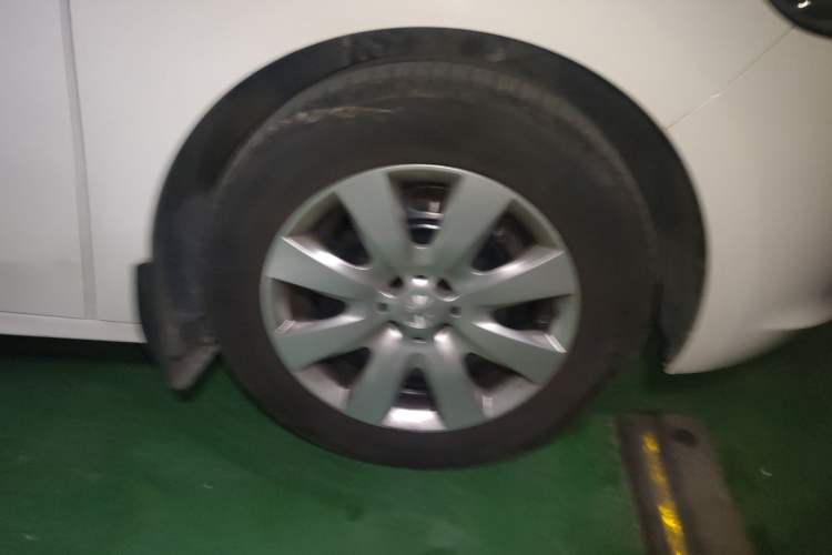 Used Peugeot 301 2014 1.6L Manual Comfort Edition Right Front Wheel Hub