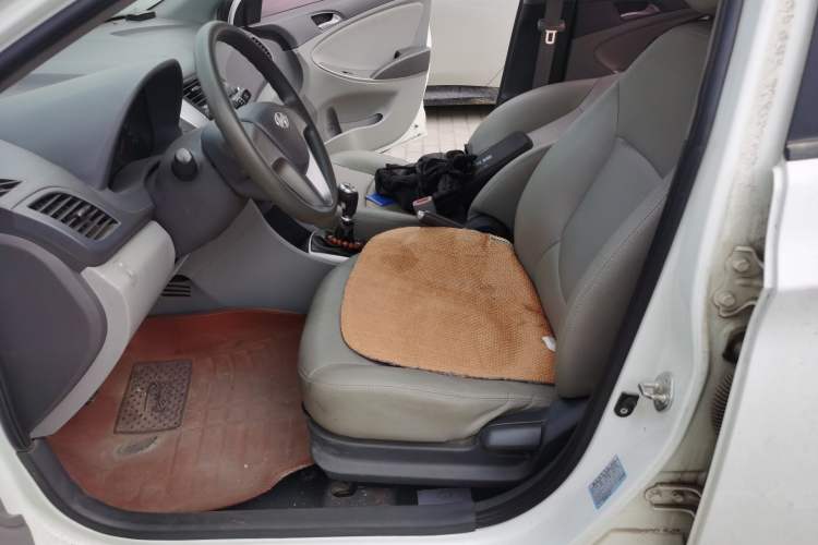 Used Hyundai Verna (older generation) 2014 1.4L Manual Smart GLS Trim Left Front Seat