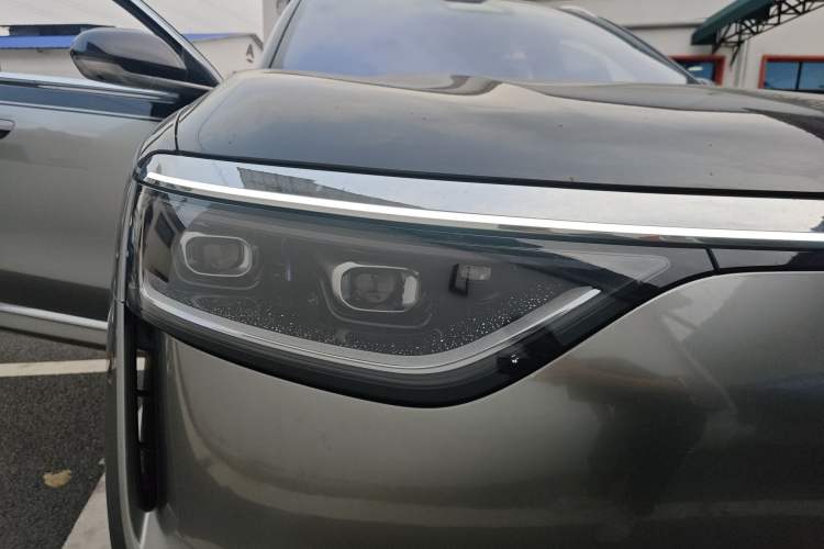 Used Hima AITO M8 2025 Extended-Range Max+ Version 53.4 kWh 6-Seater Edition Right Front Headlight