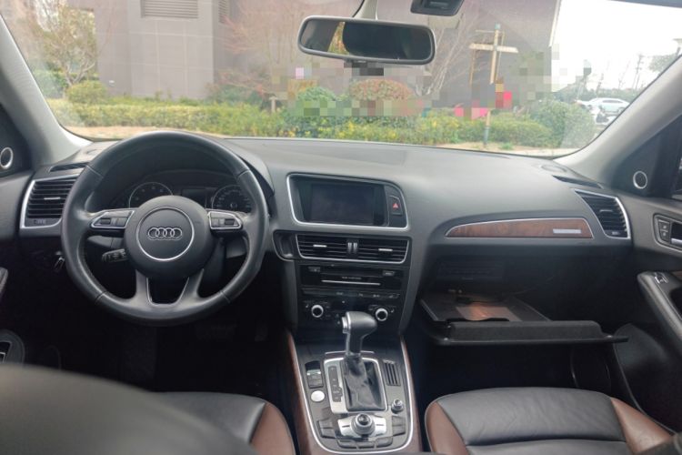 Used Audi Q5 2017 Plus 40 TFSI Comfort Model
