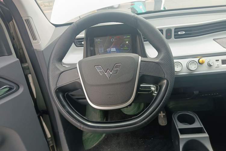 Used Wuling Hongguang MINIEV 2022 Macaron Premium Model – Lithium Iron Phosphate Steering Wheel